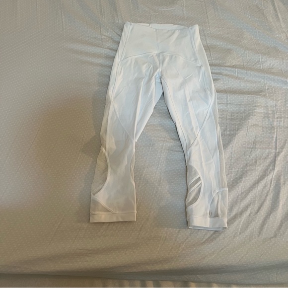 Pre-Loved White Lululemon Leggings. 21”. Size 4 - Picture 3 of 8